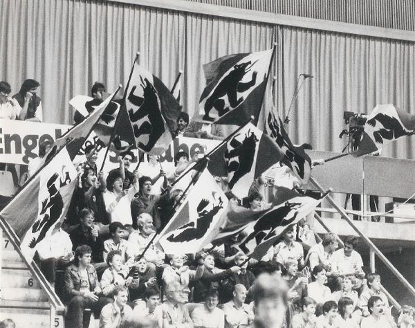 1981_fans.jpg